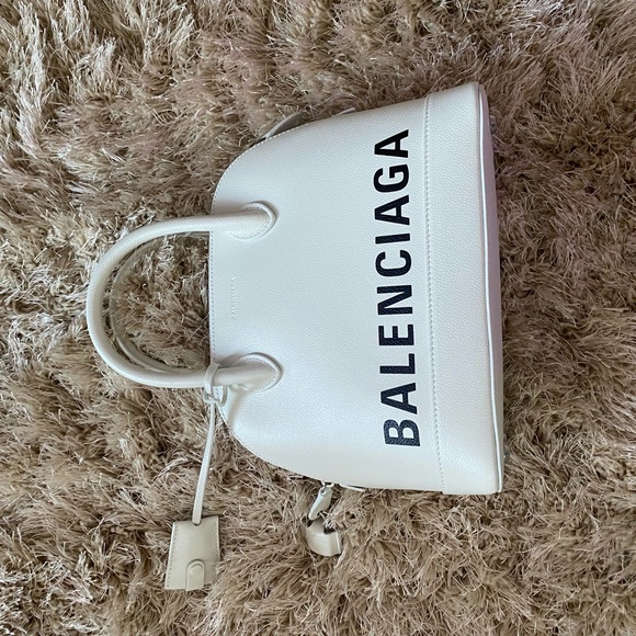 White Balenciaga bag unused and comes with body strap as well as keys and lock - Picture 6 of 8